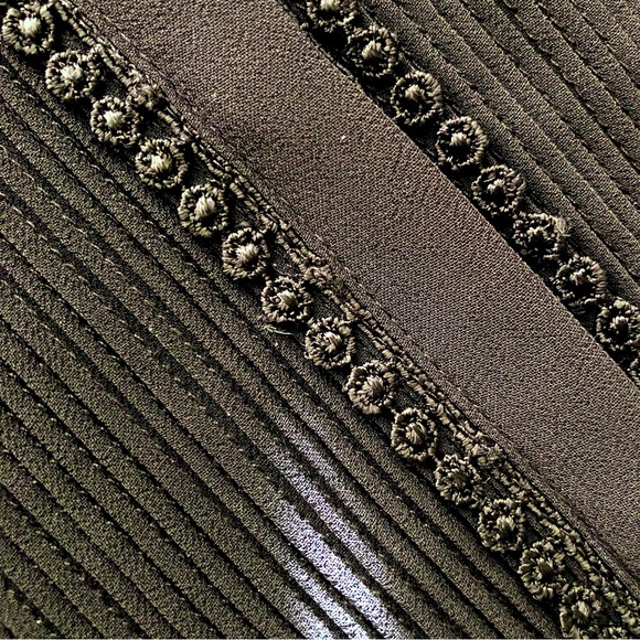 H&M Short-Sleeves Pleated Black Blouse - Women's 4 - Picture 8 of 13